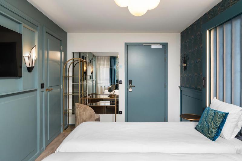 Superior Twin Room image 3