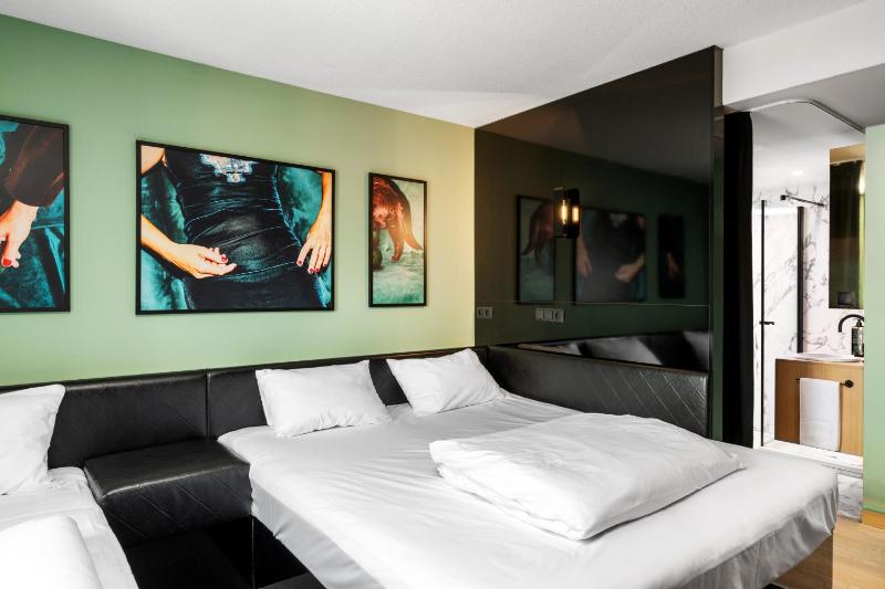 Standard Double Room with Single Bed image 4