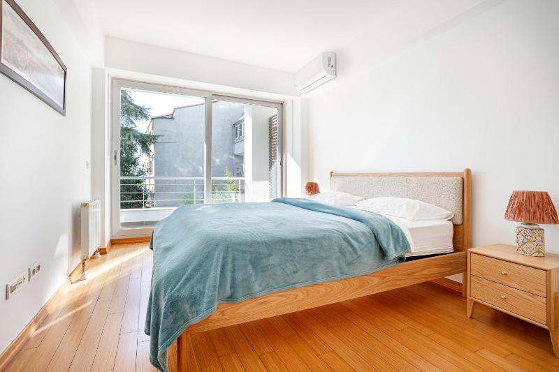 Apartment with Garden View image 4