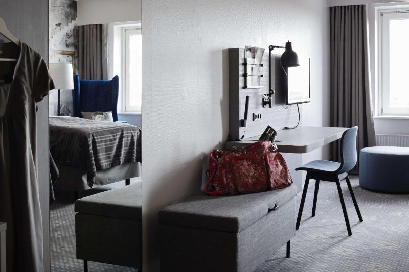 Standard Twin Room image 3