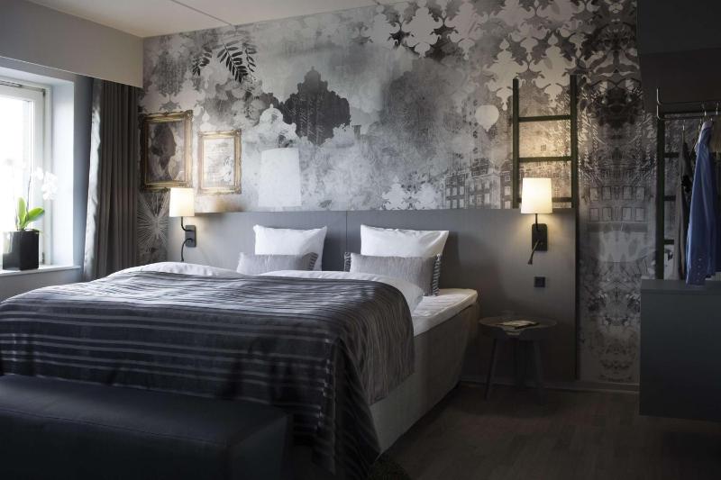 Deluxe Suite image 1