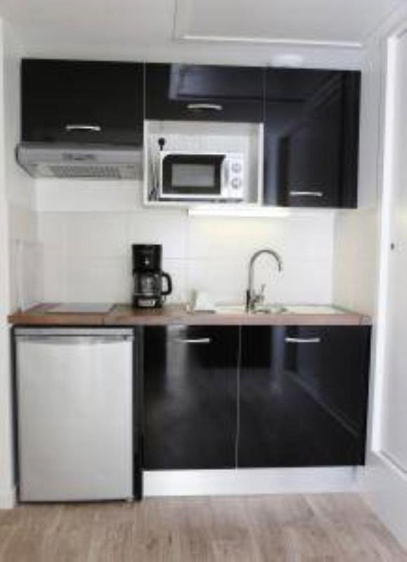 One-Bedroom Apartment image 2