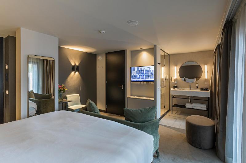 Deluxe Double Room image 3