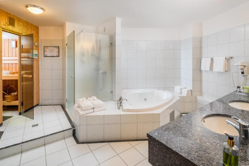 Suite with Private Sauna image 1