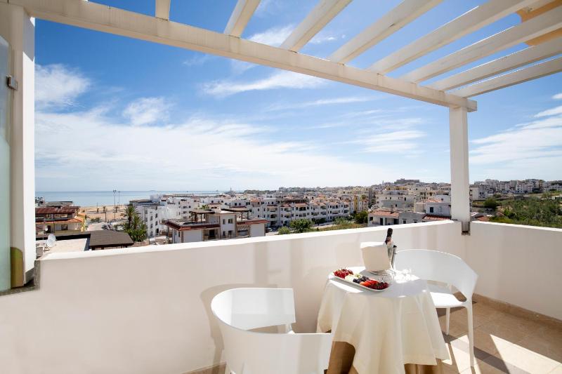 Deluxe Double or Twin Room with Panoramic View image 3