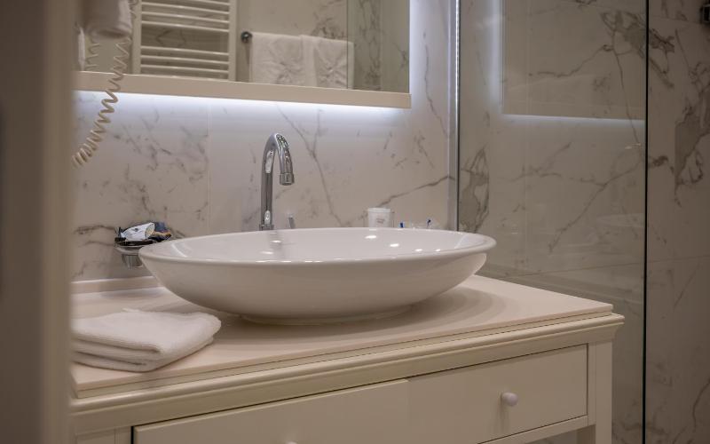 Double or Twin Room with Sea View image 4