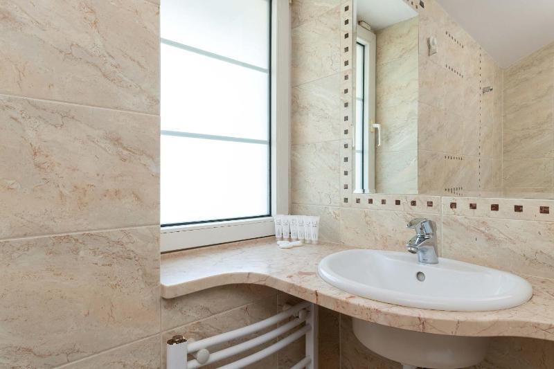 Villa Lana 6 bedrooms with Parking and Terrace near the Beach in Sopot by Noclegi Renters - image 16