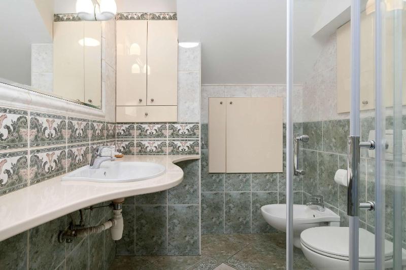 Villa Lana 6 bedrooms with Parking and Terrace near the Beach in Sopot by Noclegi Renters - image 8