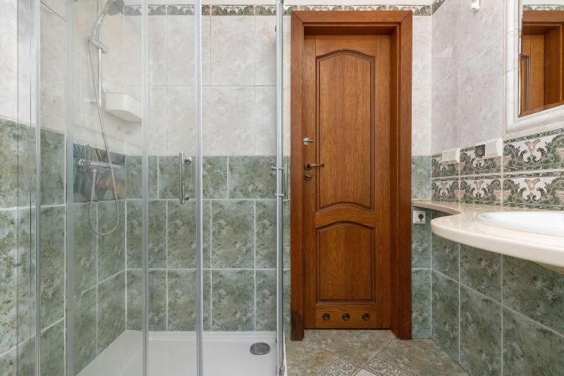 Villa Lana 6 bedrooms with Parking and Terrace near the Beach in Sopot by Noclegi Renters - image 30