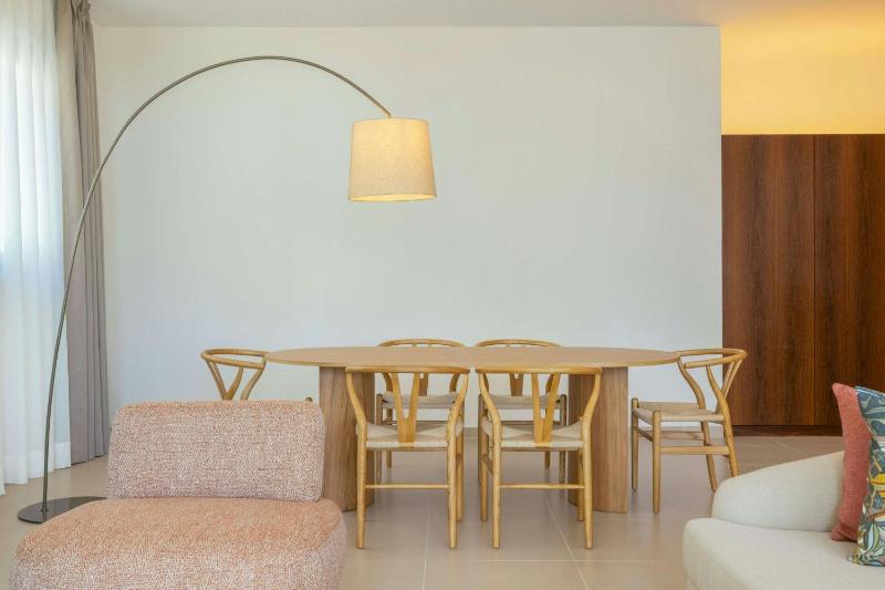 Junior King Suite with Balcony and Sea View image 4