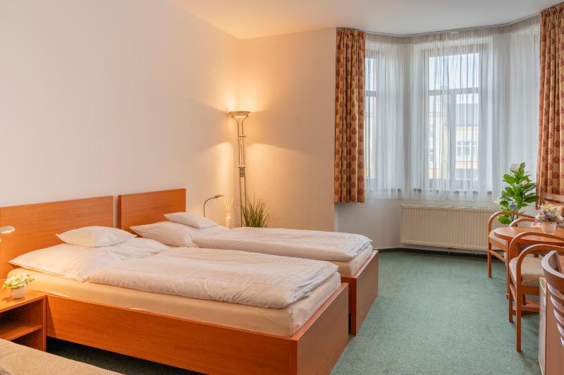 Twin Room image 1