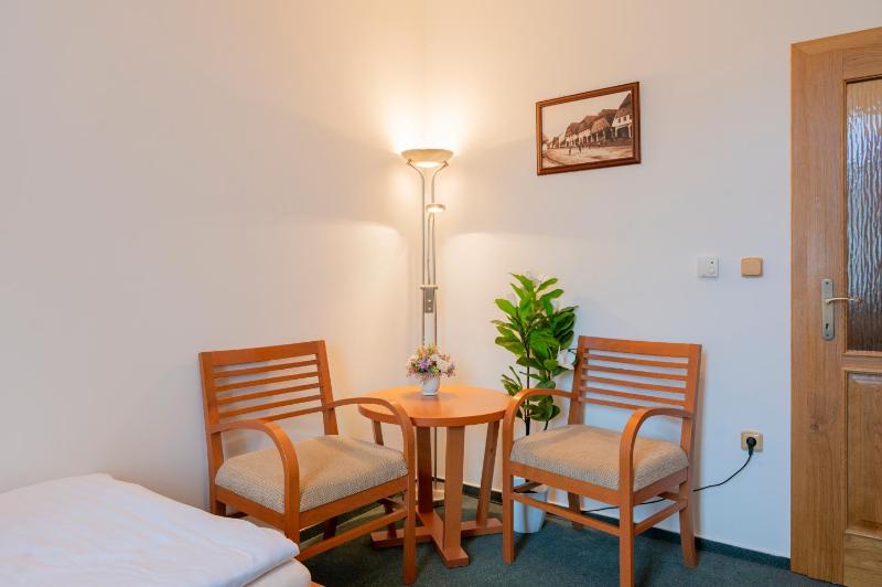 Twin Room image 2