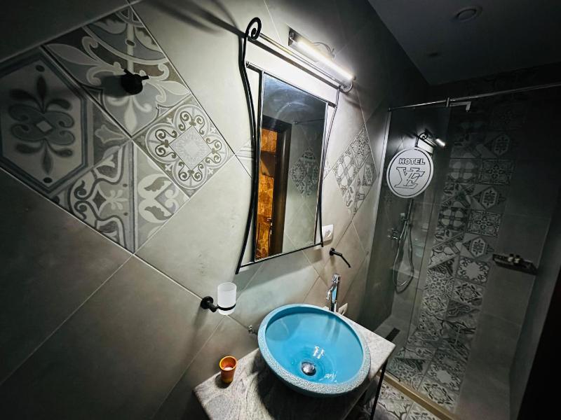 Deluxe Double or Twin Room with Balcony image 2