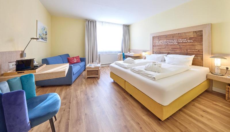 Superior Double Room with landward view image 1