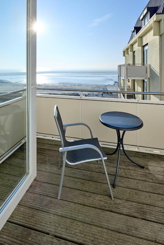 Double Room with Balcony and Sea View image 3