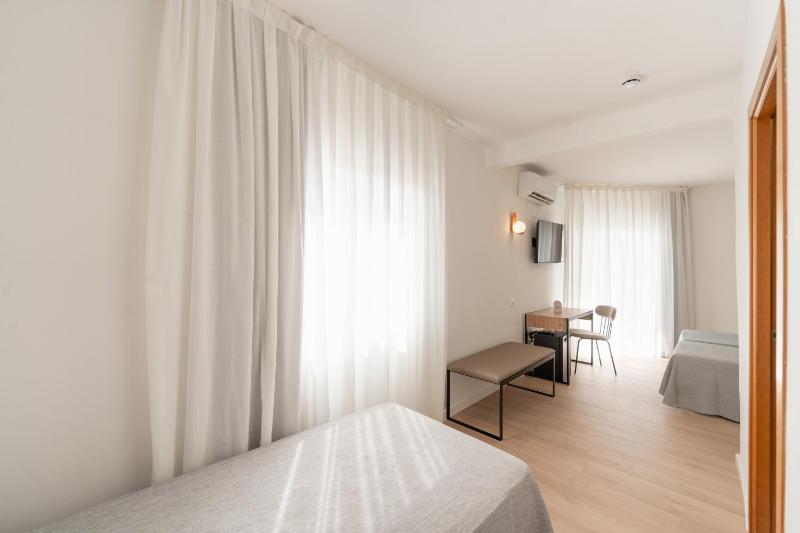 Triple Room with Terrace (2 Adults + 1 Child) image 1