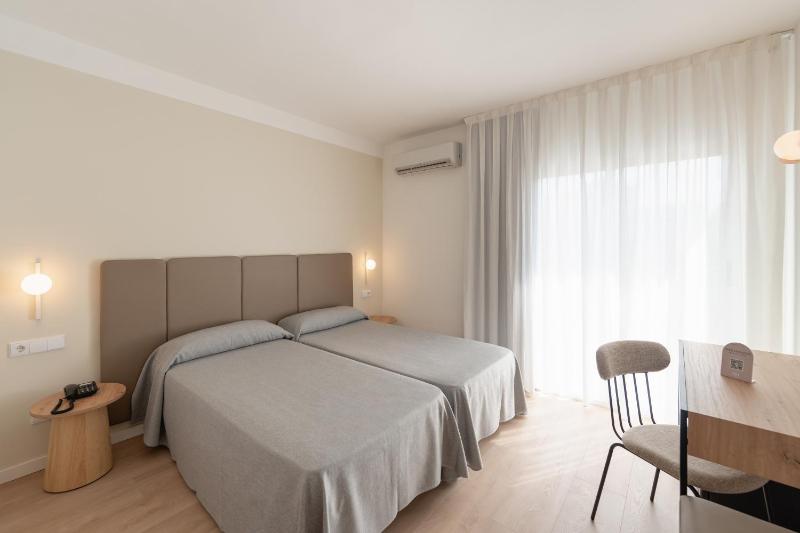 Twin Room with Terrace (2 Adults) image 4