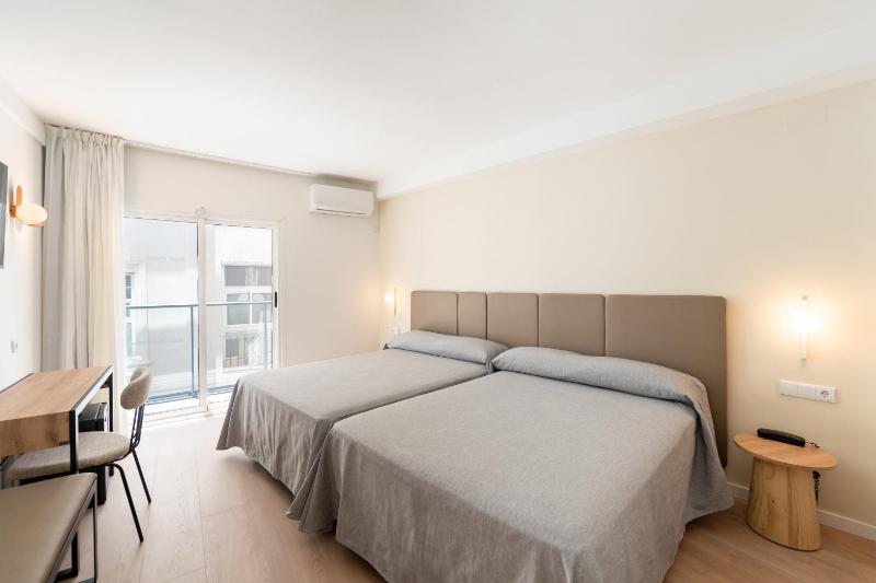 Twin Room with Terrace (2 Adults) image 3