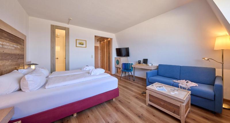 Double Room with Sea View image 3