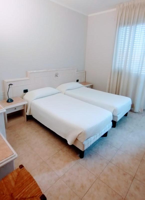 Twin Room image 1