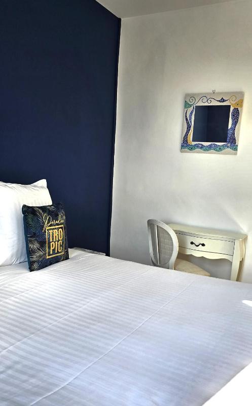 Family Two-Bedroom Apartment with View - No elevator image 4