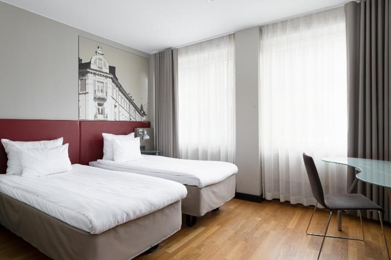 Standard Twin Room image 1