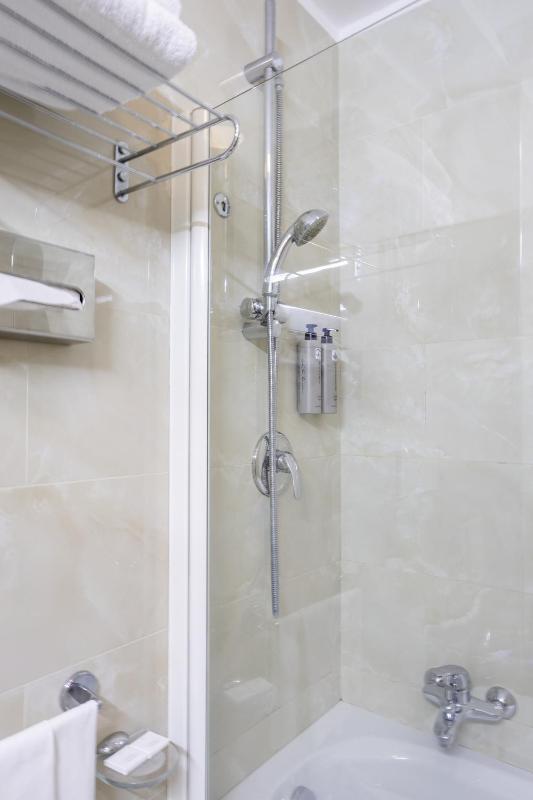 Classic Triple Room image 3