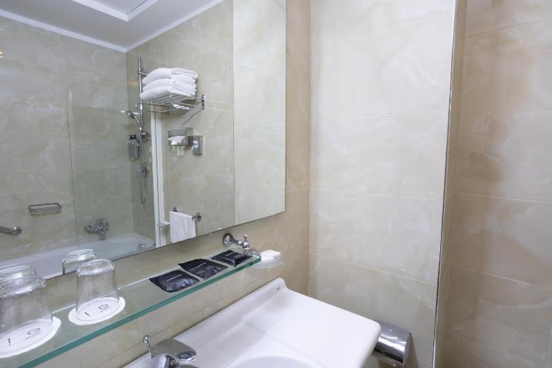 Classic Triple Room image 4