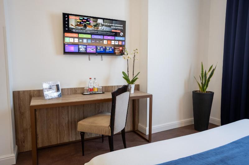 Classic Double Room image 4