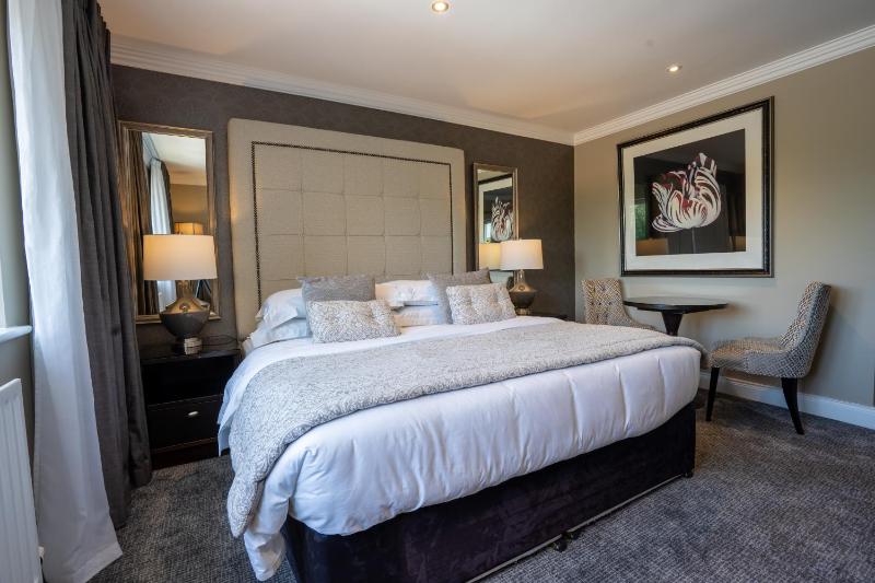 Deluxe Double Room image 3