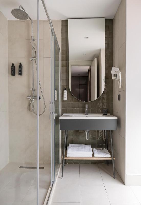 Standard Suite image 1