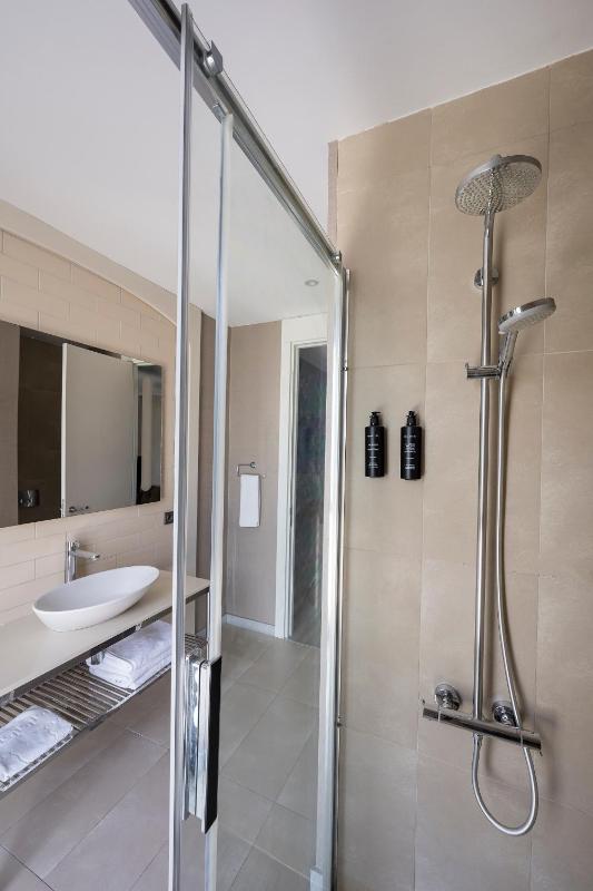 Superior Suite image 2