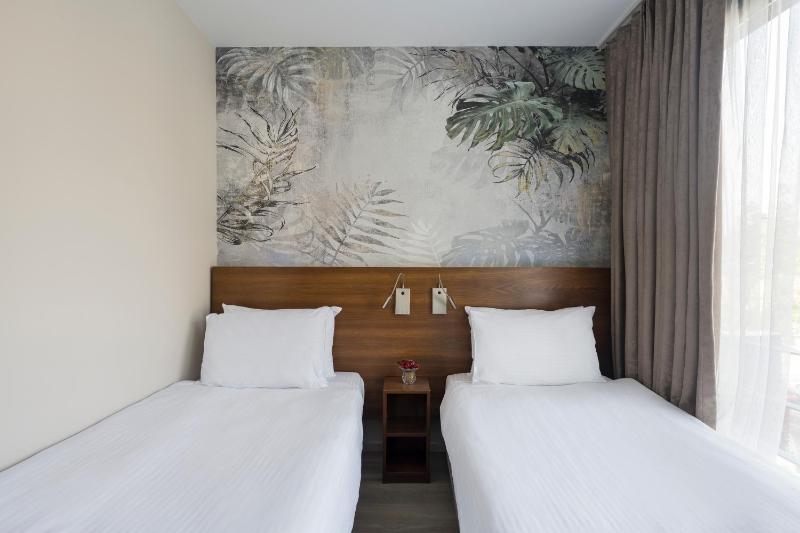 Standard Suite image 4