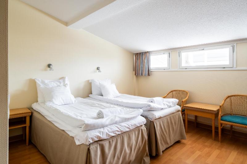 Standard Twin Room image 3