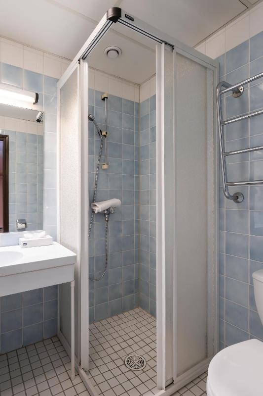 Standard Triple Room image 2