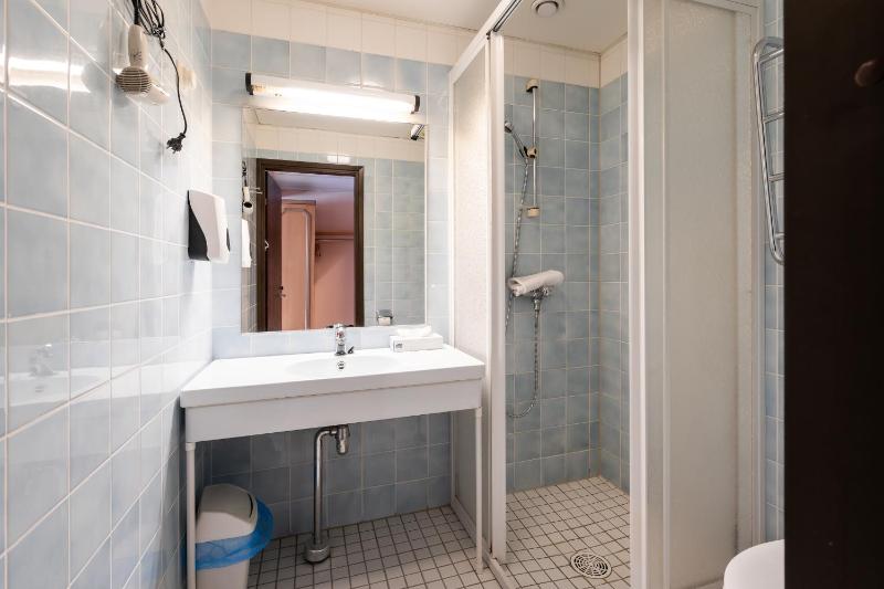 Standard Triple Room image 4