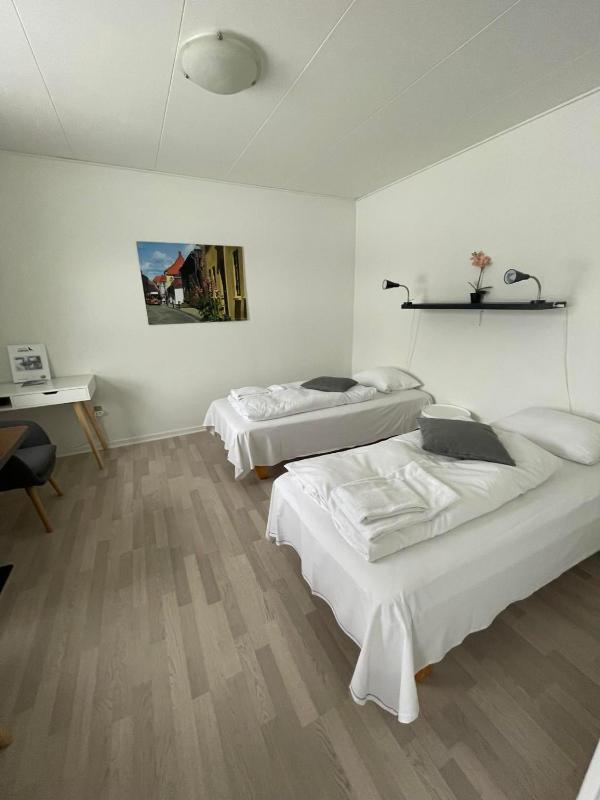 Twin Room with Garden View image 4