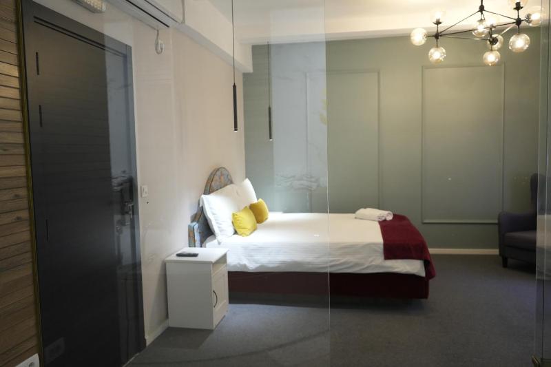 King Room with Spa Bath image 2