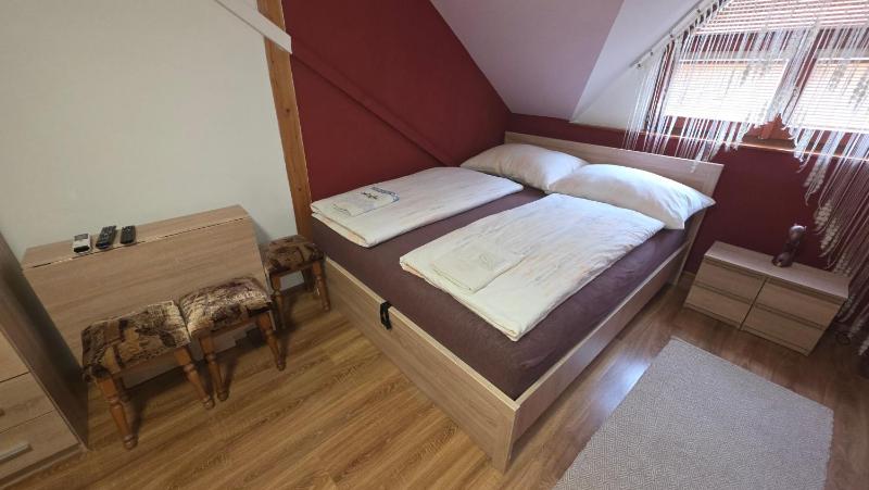 Classic Quadruple Room image 1