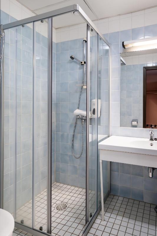 Standard Quadruple Room image 4