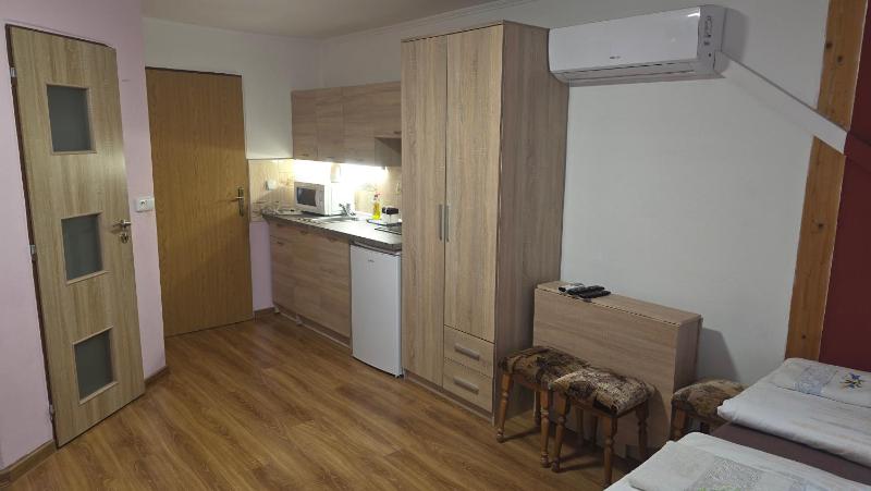 Classic Quadruple Room image 4
