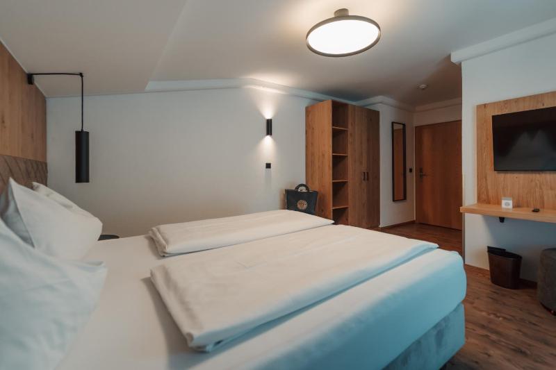 Double Room with Terrace image 4