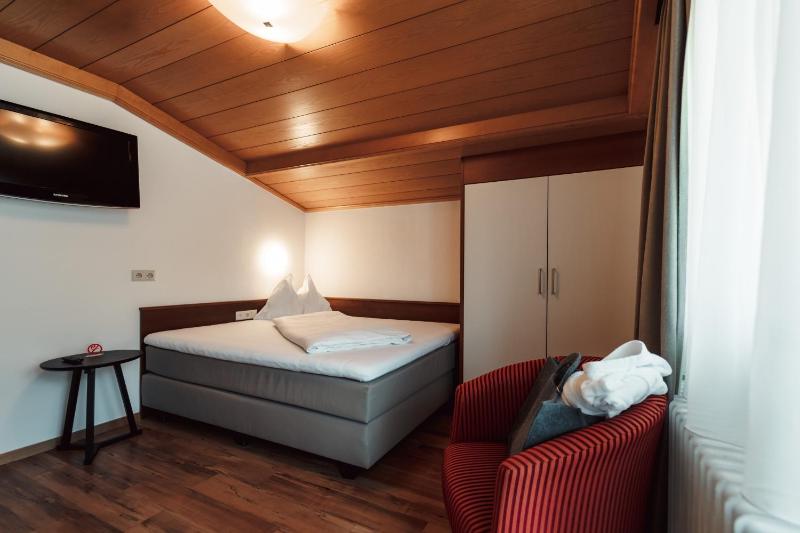 Single Room with Balcony image 2