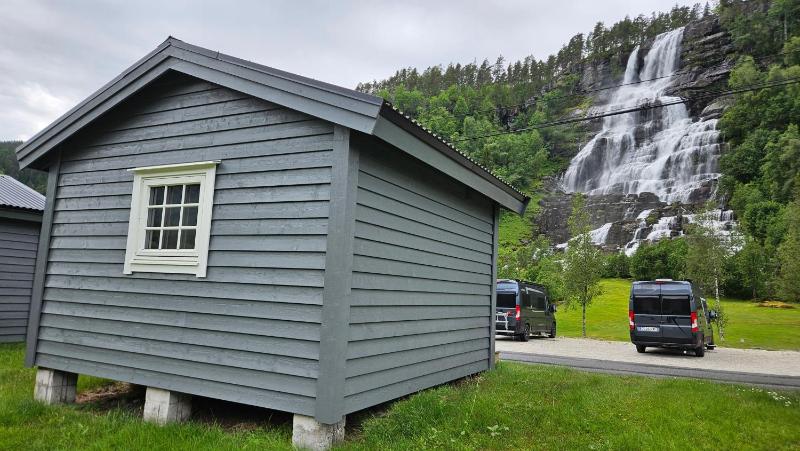 Small Cottage with Shared Bathroom image 1