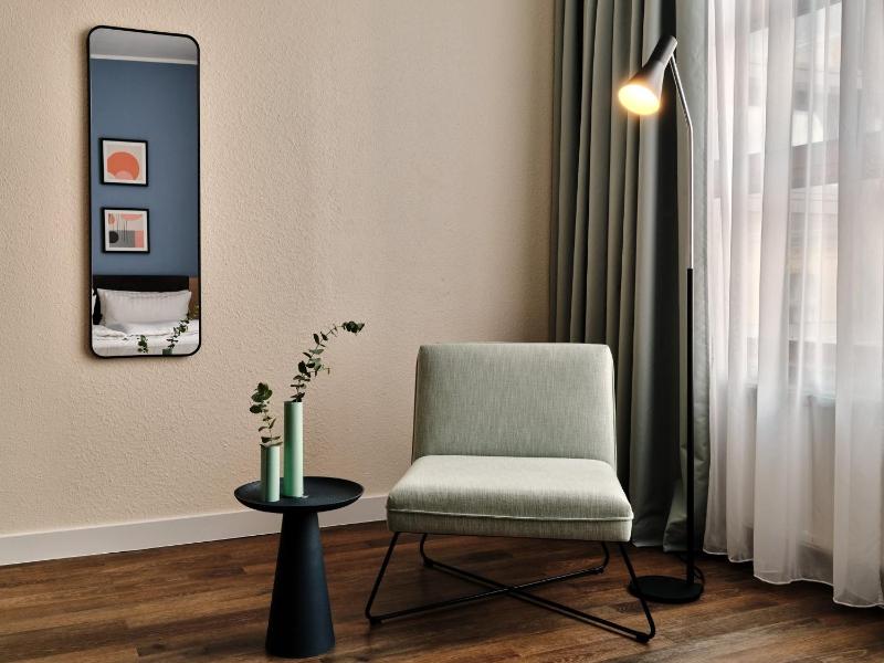Standard Queen Room image 3