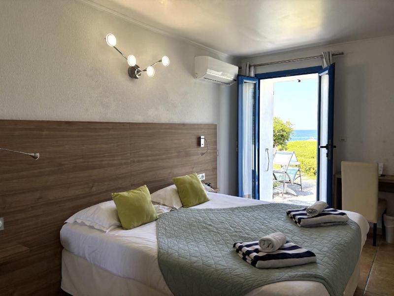 Double Room with Sea View image 1