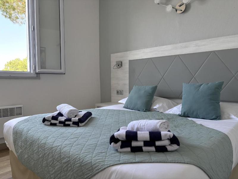 Double Room with Sea View image 4