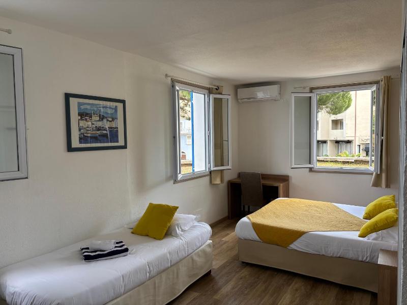 Triple Room with Sea View image 1