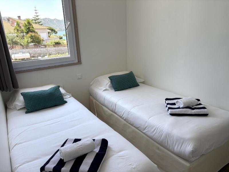 Quadruple Room with Sea View image 4