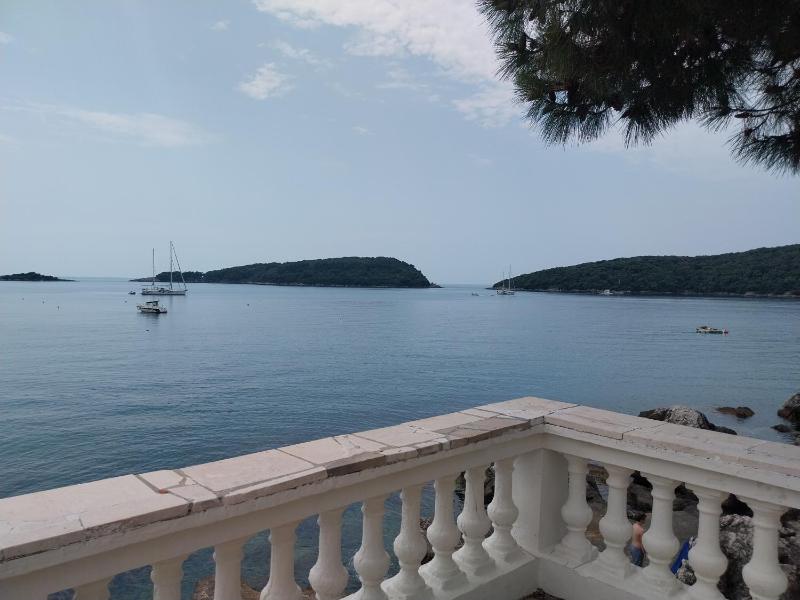 Captain's villa - image 20
